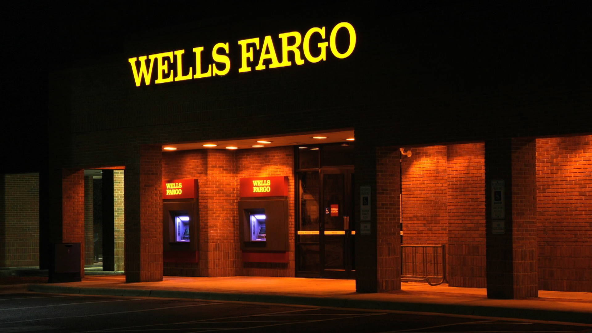 California AG Investigating Wells Fargo for Criminal Identity Theft | Democracy Now!