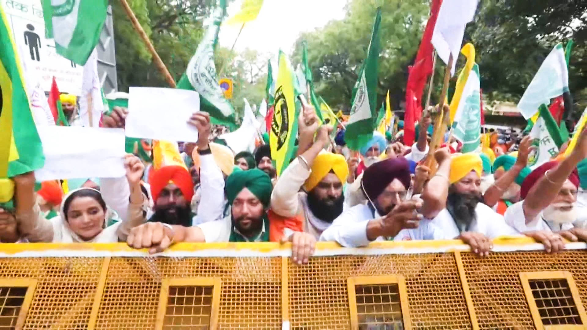 democracynow.org - Indian Farmworkers Renew Protests Against Neoliberal Agricultural Reforms