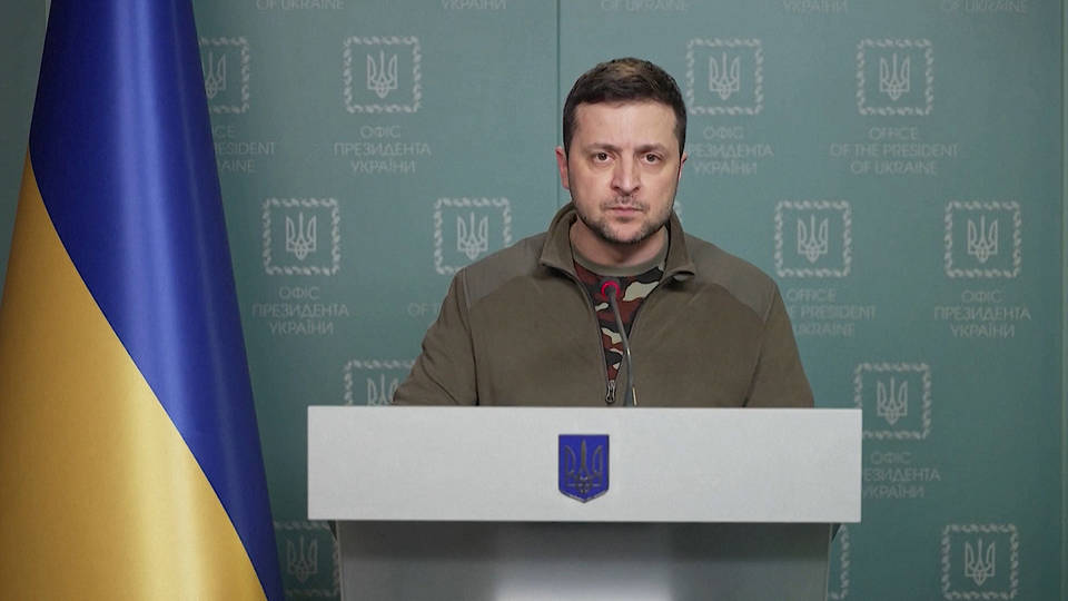 Zelensky warns of more Russian attacks on Ukrainian cities and calls for a no-fly zone as the number of refugees exceeds 1.5 million