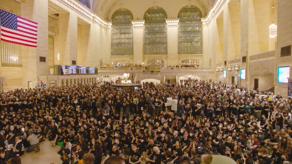 Jewish Voice for Peace Leads Protest of Thousands in NYC's Grand Central  Station