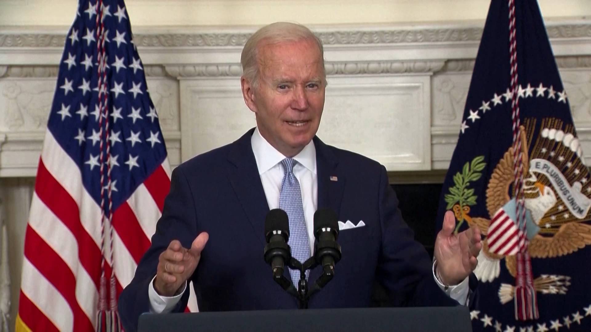 Biden insta al Congreso a aprobar rápidamente un acuerdo sobre clima, salud y economía