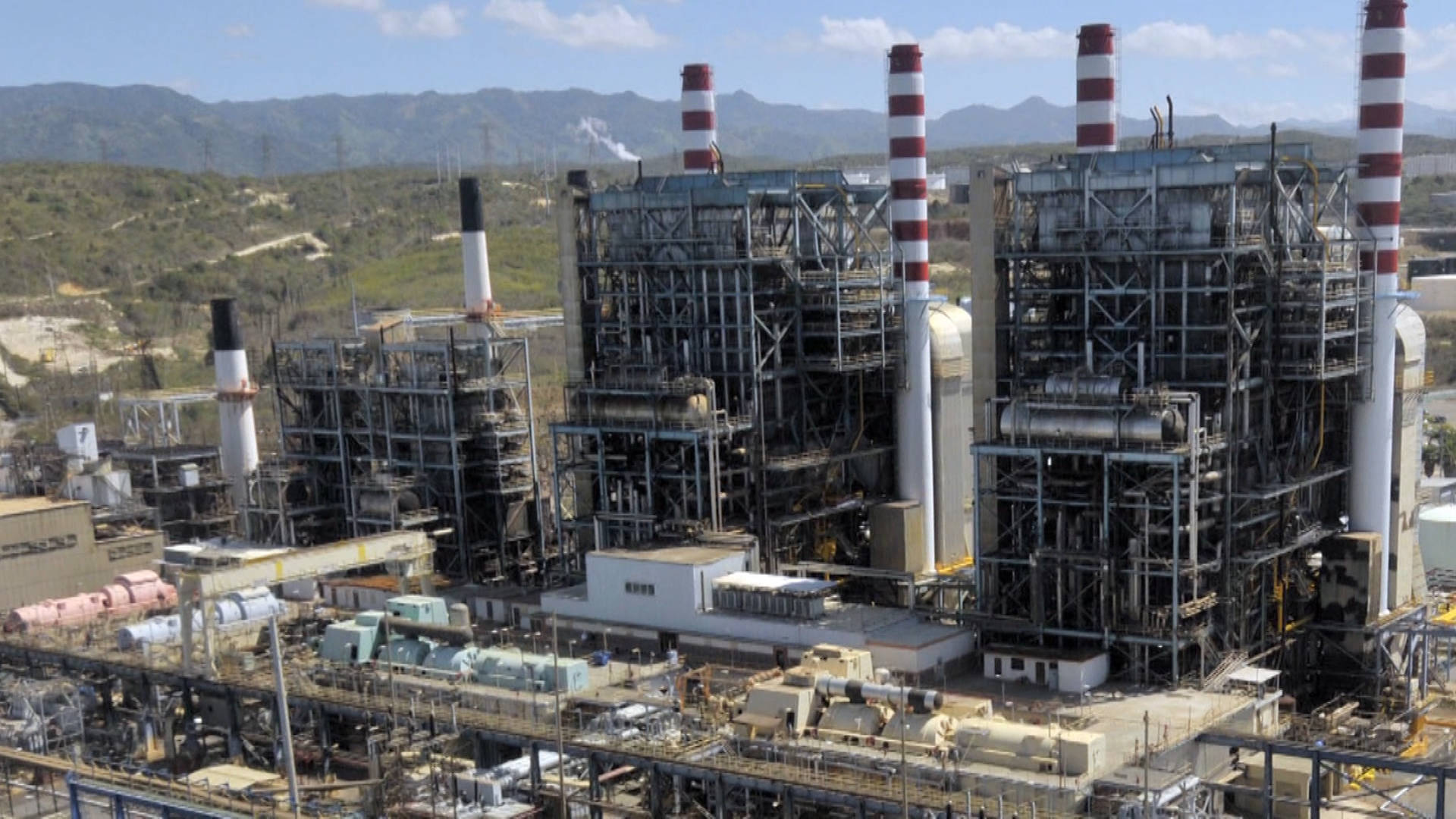 Puerto Rico: Armed U.S. Agents Seize Materials from Public Power Company