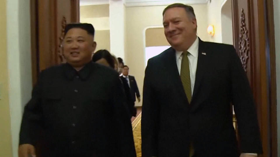 H un pompeo walking
