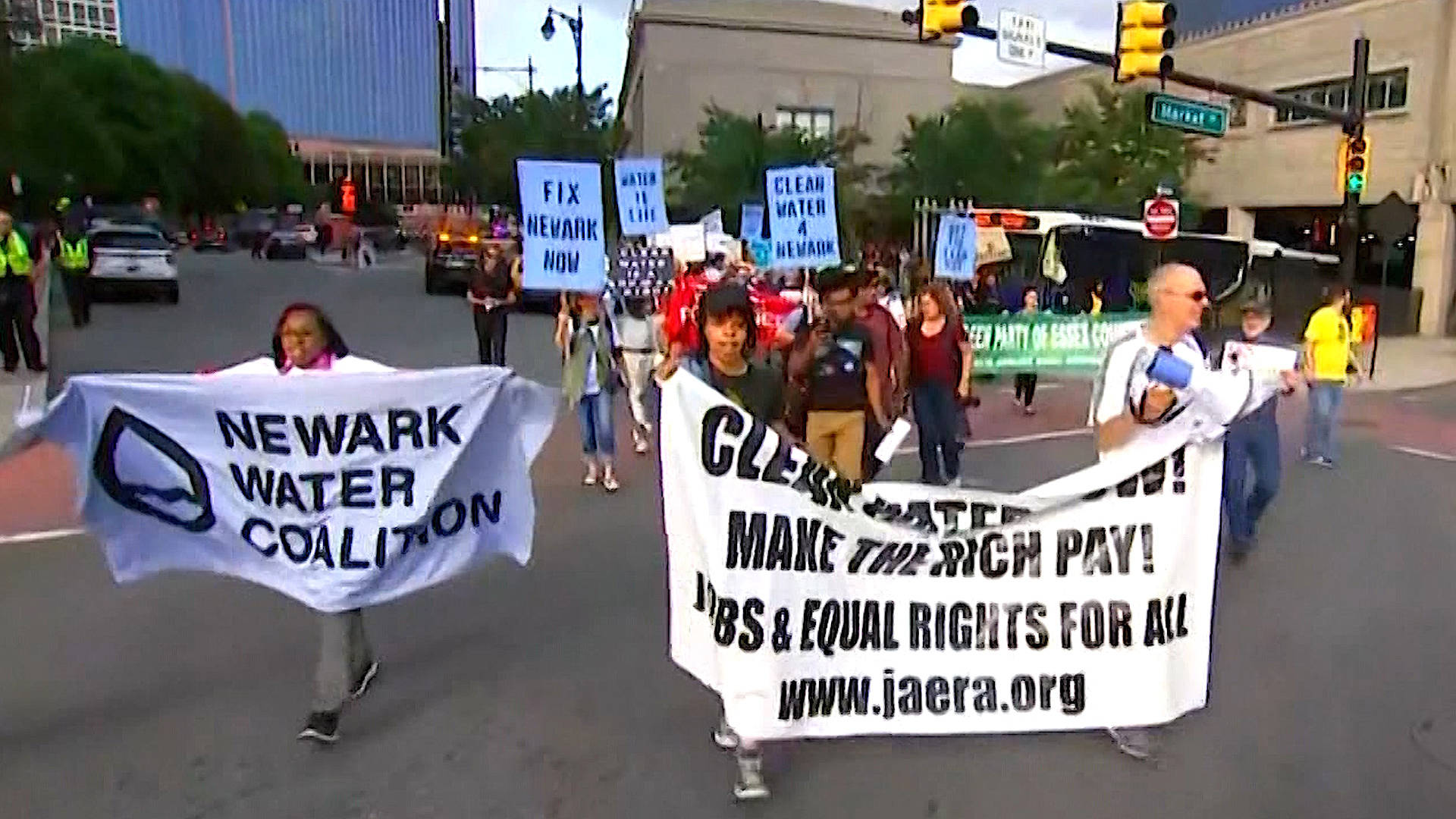 Another Flint? Newark, NJ, Faces Public Health Crisis over Lead Contamination in City's Water Supply - Democracy Now!