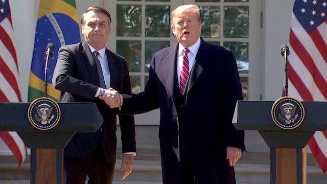 ¿Cuánto mide Jair Bolsonaro? - Altura - Real height SEG1-Trump-Bolsonaro-Handshake