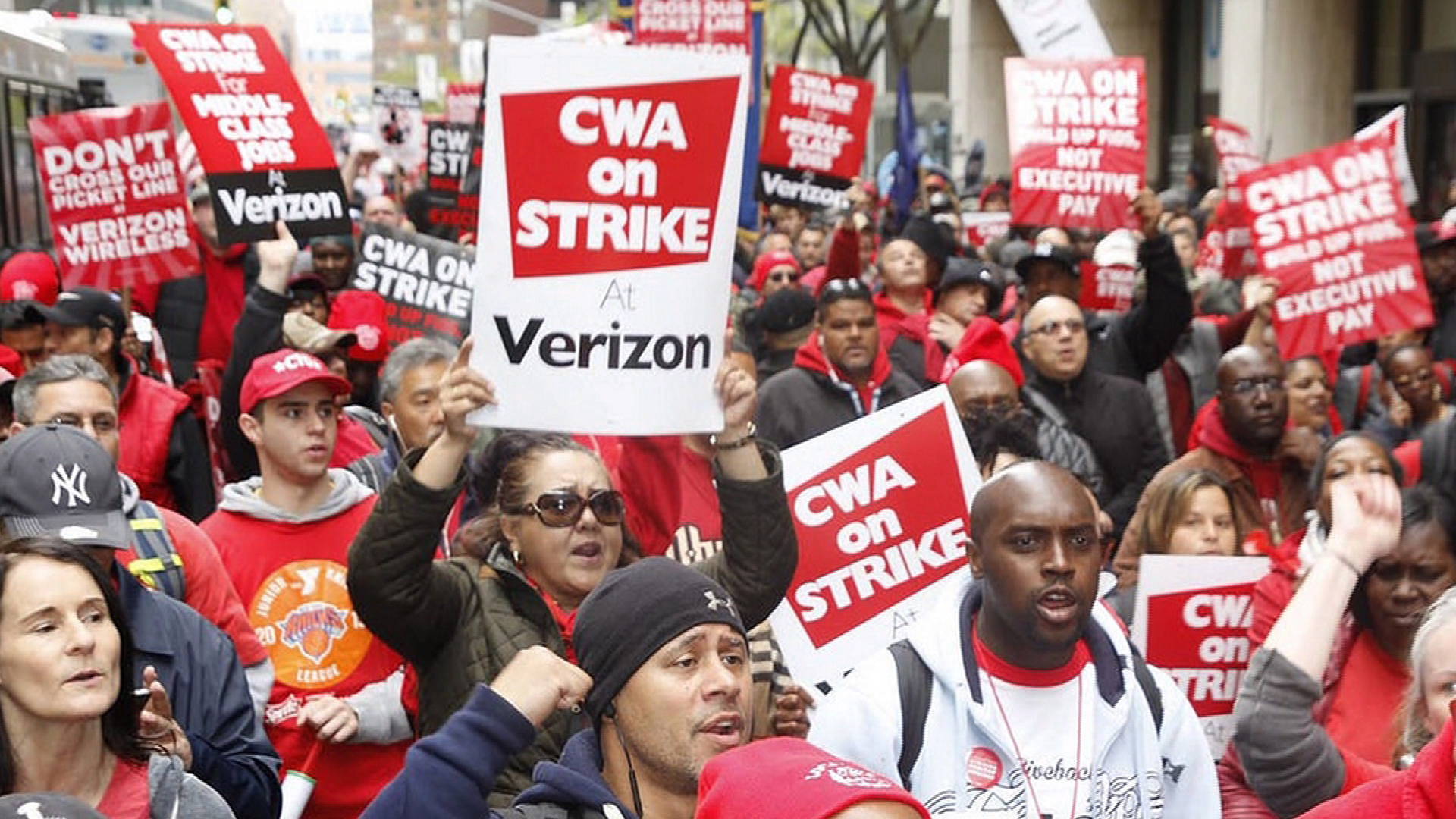 39,000 Verizon Workers Mark Six Weeks on Strike in Biggest U.S. Labor