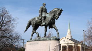 S3 lee statue