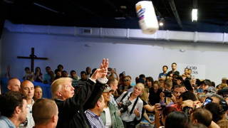 _S3_Puerto-rico-Trump11.jpg