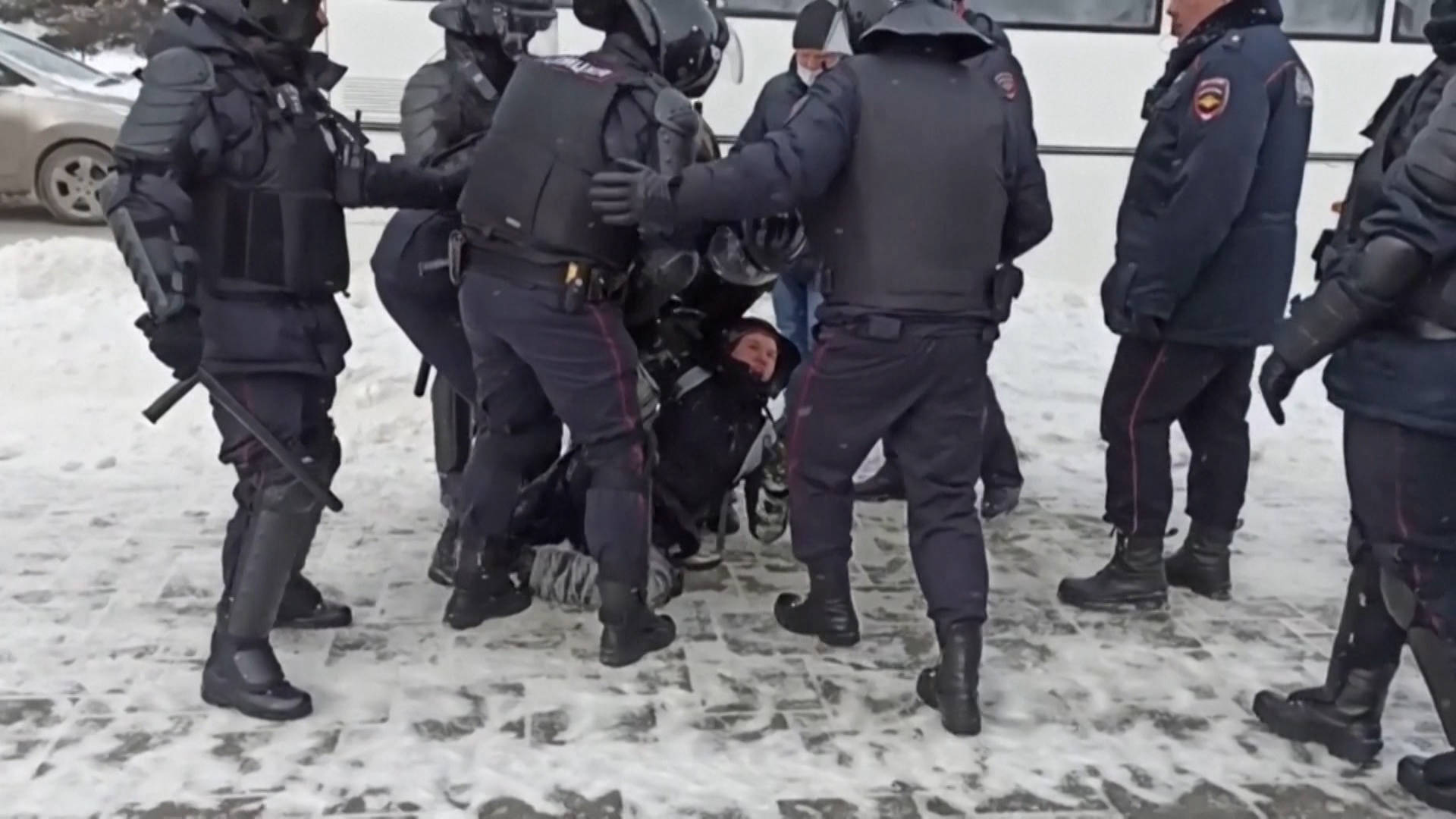 Russian Crackdown on Dissent Intensifies as Over 13,000 Arrested for Opposing Ukraine Invasion