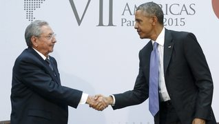 Obama castro panama handshake