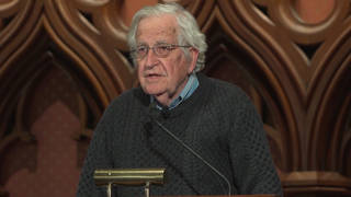 guest-chomsky-lectern.jpg