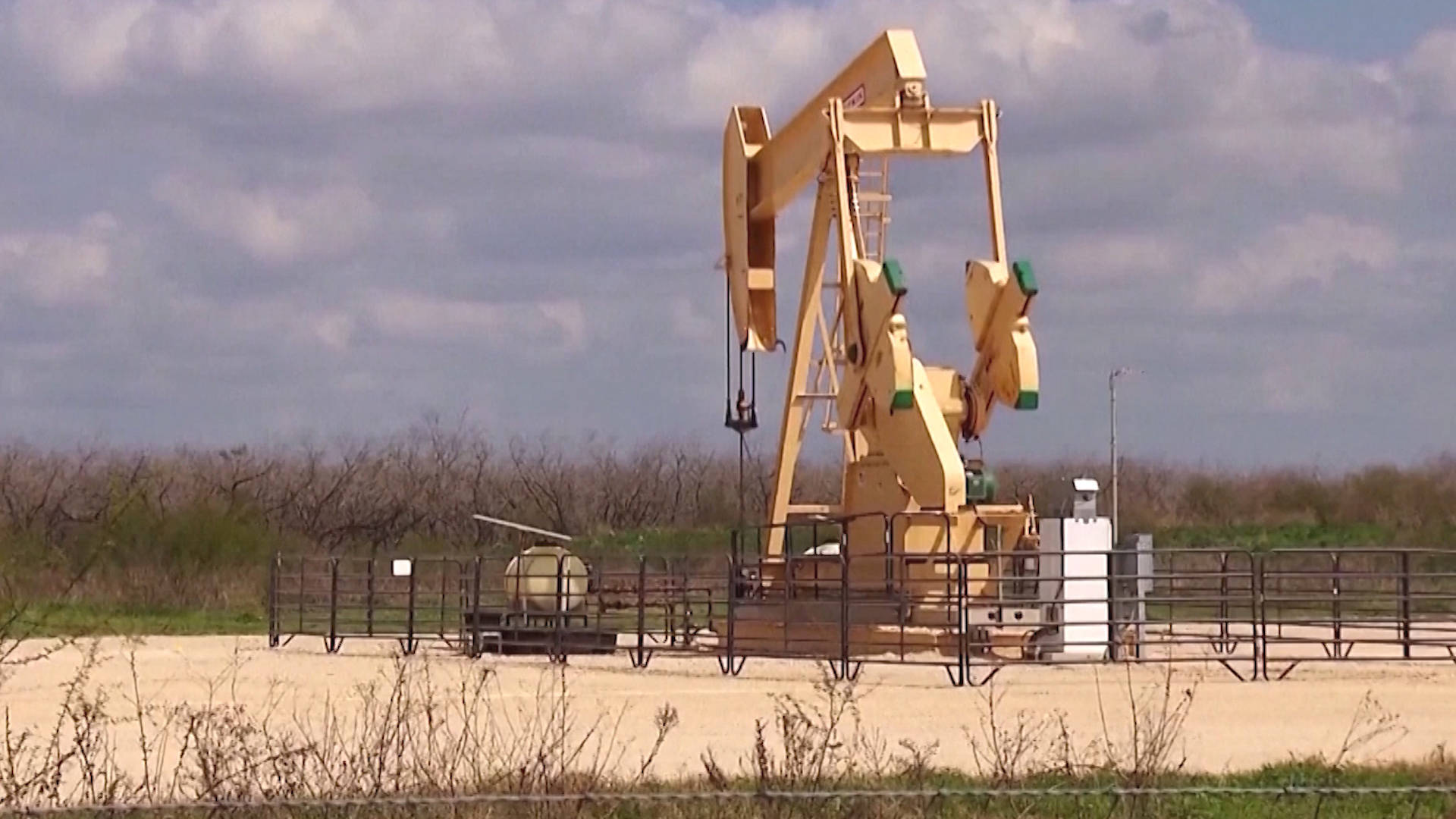 The End of Oil? Pandemic Adds to Fossil Fuel Glut, But COVID-19 Relief Money Flows to Oil Industry
